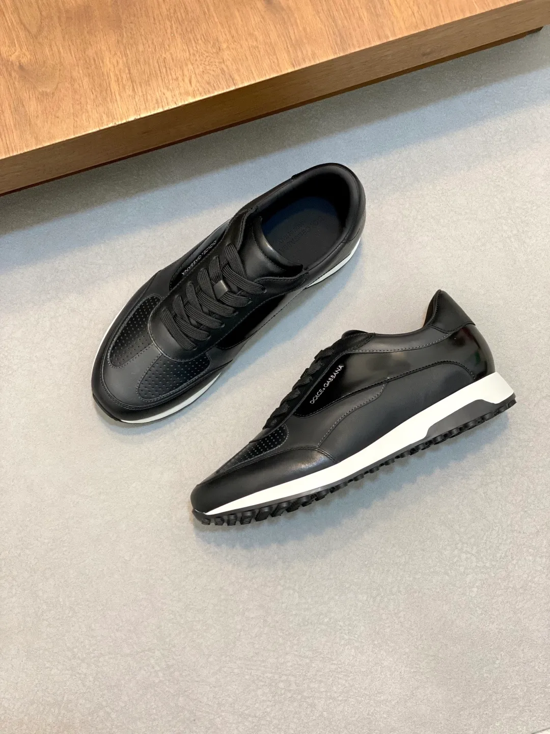 Men's Men's Shoes 💰900••Classic••Dolce&Gabbana••DG✔️High-end men's sports•casual shoes. Original goods from top counters. Original imported cowhide, multi-material splicing design ➕Imported cowhide lining, cowhide feet ➕Original TPR elastic outsole.  Size: 39-44 (38, 45 customized)